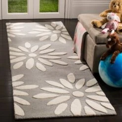 Safavieh Kids SFK914 Hand Tufted Area Rug - Safavieh